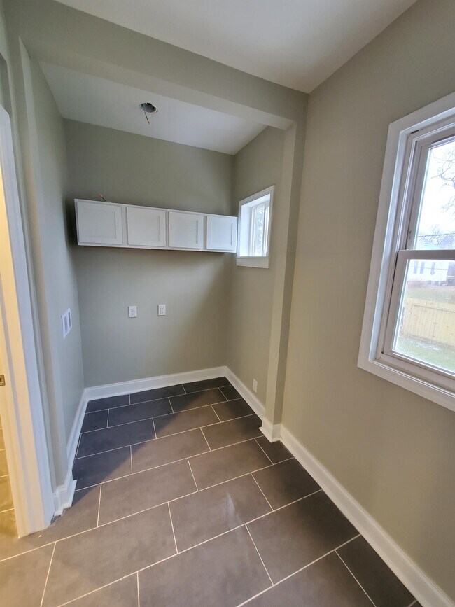 Building Photo - 2914 Hurlbut St