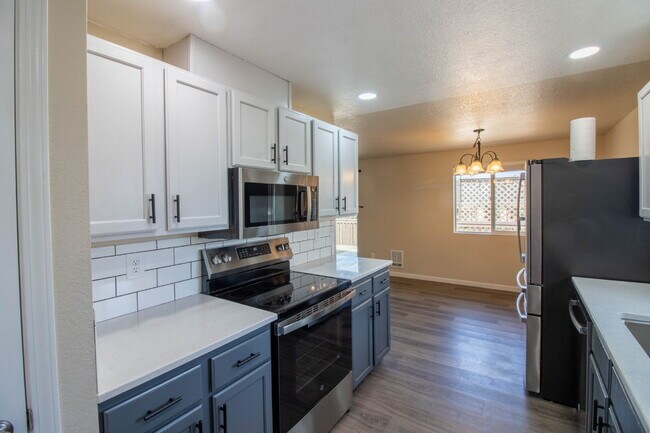 Building Photo - MOVE IN SPECIAL IF YOU SIGN LEASE BY 4/15/2026!!!!!!! Newly Updated 3/2 Home in SW Redmond