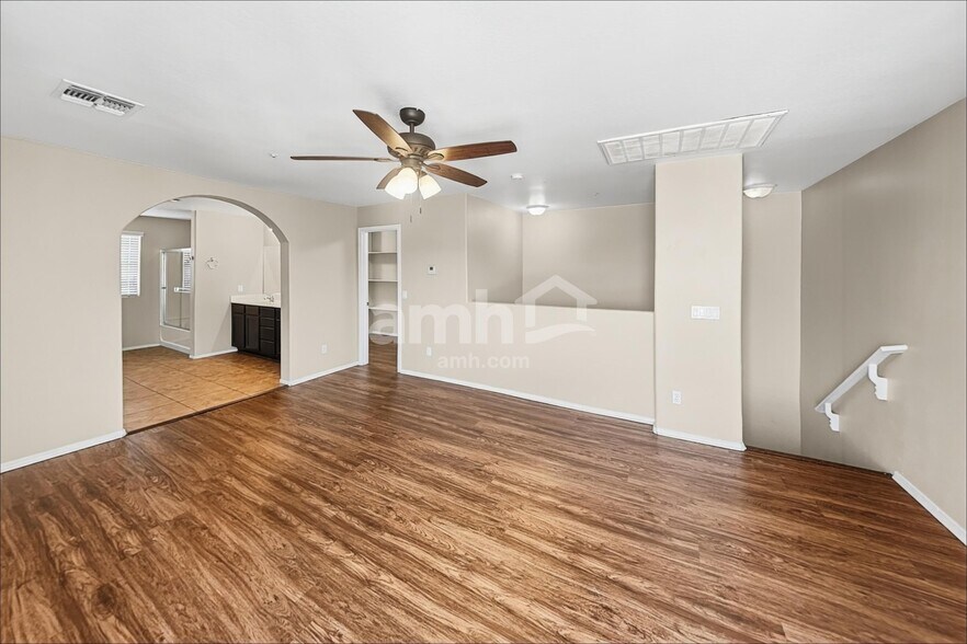 Building Photo - 894 S Annie Ln