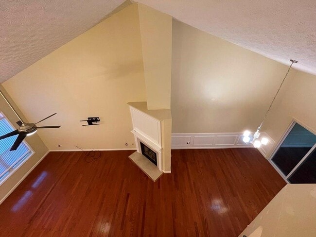 Building Photo - 3190 Serenade Ct