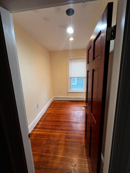 Building Photo - 233 Pleasant St