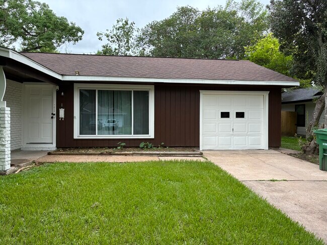 Building Photo - 7414 Marinette Dr