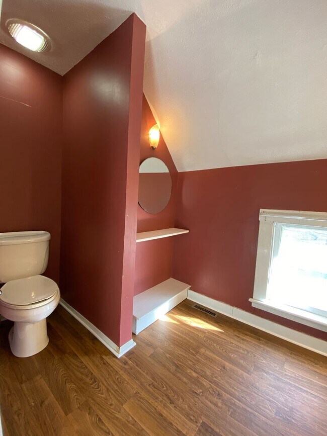 Building Photo - 3 Bedroom Home in Elkhart with Garage and ...