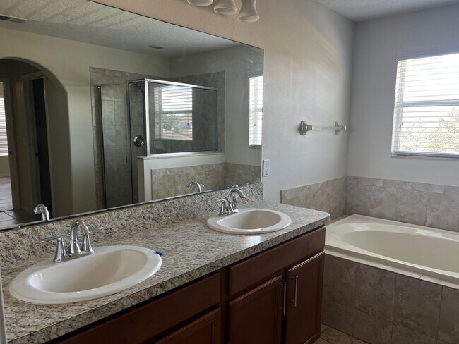 Building Photo - Independence/Signature Lakes