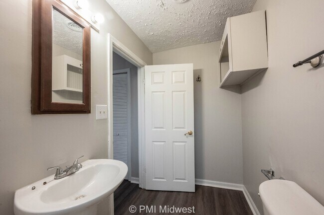 Building Photo - Modern Duplex in Prime Location - Perfect Rental Opportunity in Indianapolis!