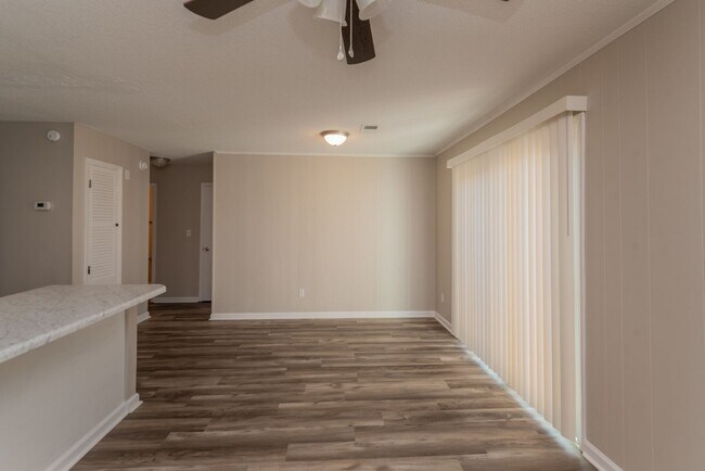 Building Photo - $950 - Updated 2 Bed/1 Bath Duplex With Stainless Steel Appliances!