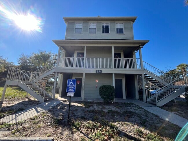 Building Photo - 6154 Westgate Dr