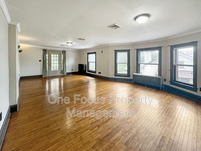 Building Photo - 95 1/2 Parkwood Street