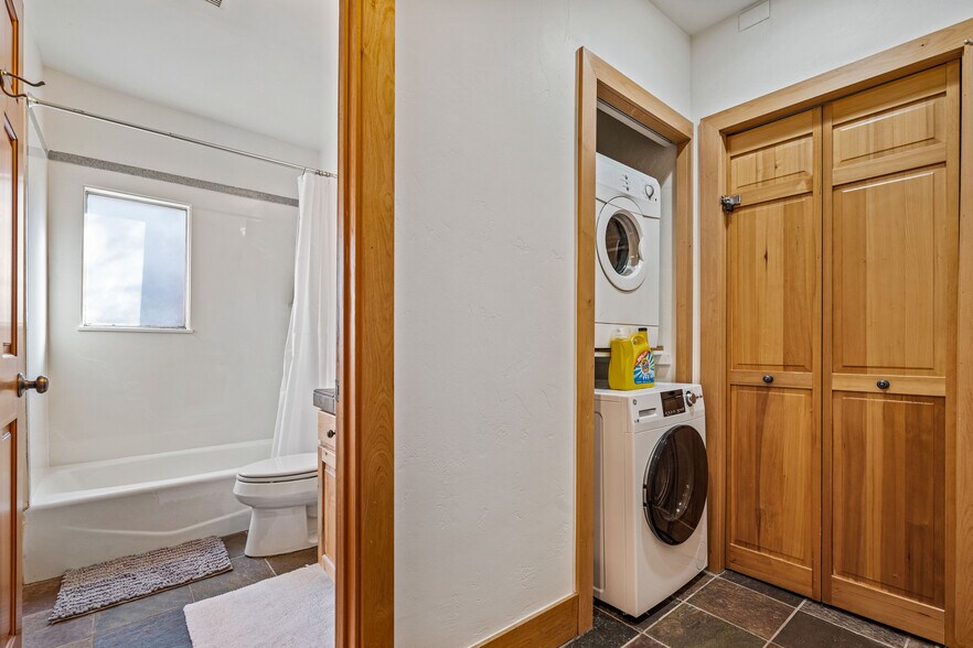 Building Photo - 1488 Park Ave