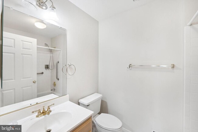 Building Photo - 15831 Glacier Ct