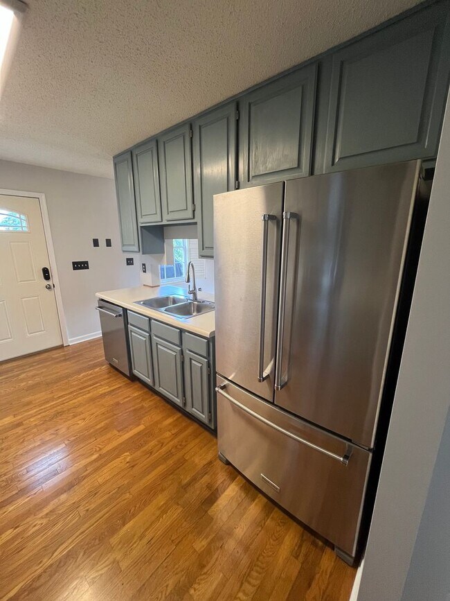 Building Photo - Beautiful 3 Bedroom house in Fishersville ...