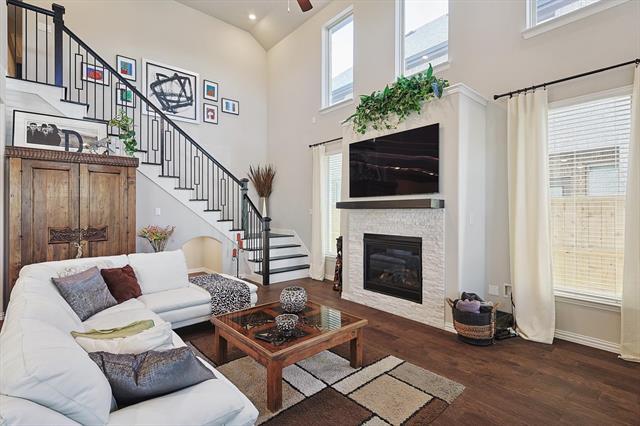 Building Photo - 1276 W Yarrow Ave