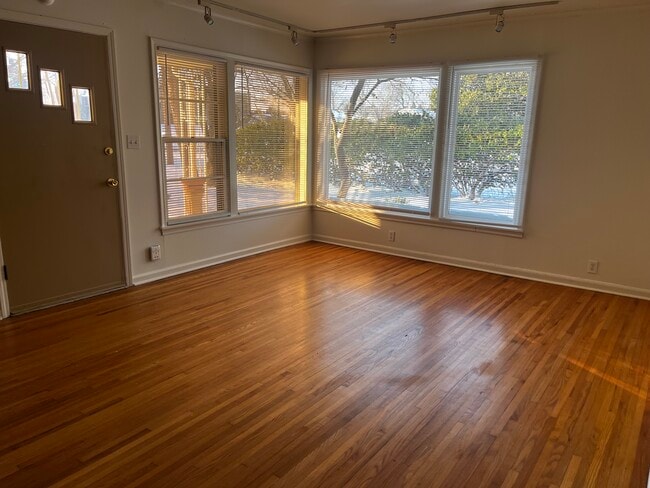 Building Photo - 3505 S Knoxville Ave