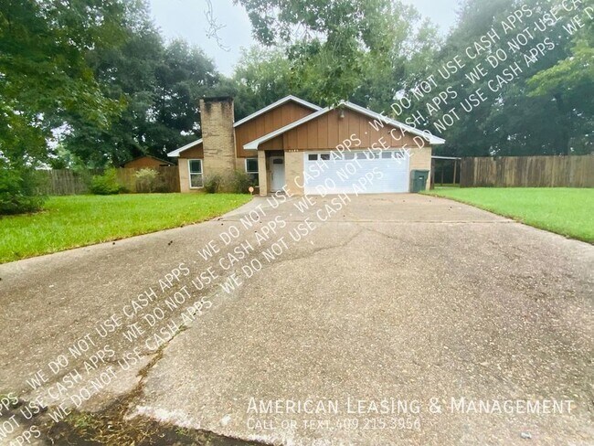 Primary Photo - Perfect Home for anyone looking for a blen...