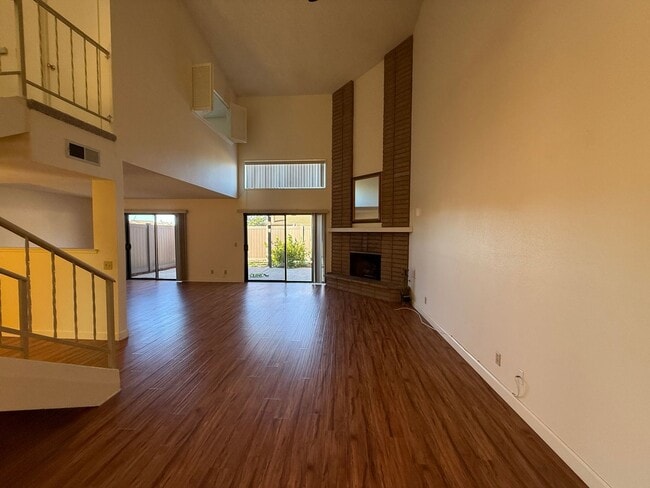 Building Photo - Beautiful Two Story Orcutt Town Home in th...