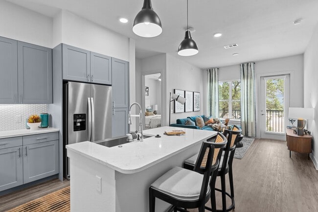 Building Photo - Alloy