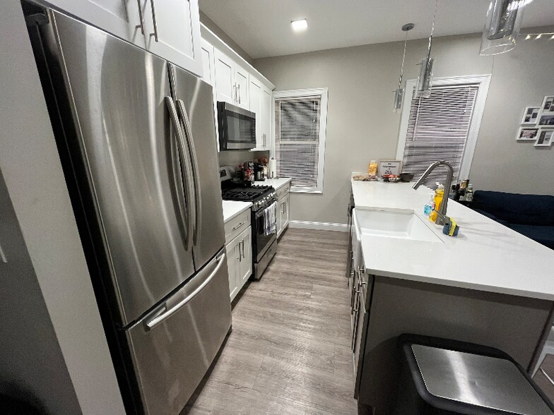 Building Photo - 14 Trenton St