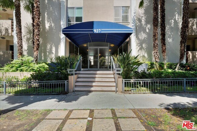 Building Photo - 927 Kings Rd