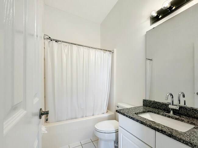 Building Photo - 4333 Oakwood Cir