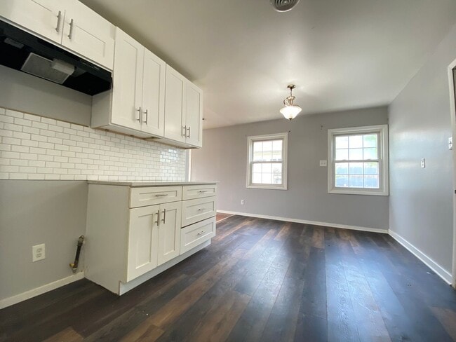 Building Photo - 3 Bedroom Home With Central Air