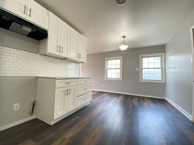 Building Photo - 6327 Maryland Ave