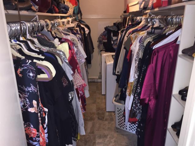 Building Photo - 10440 High Hollows Dr