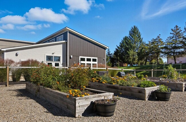 Building Photo - 933 Persimmon Ln