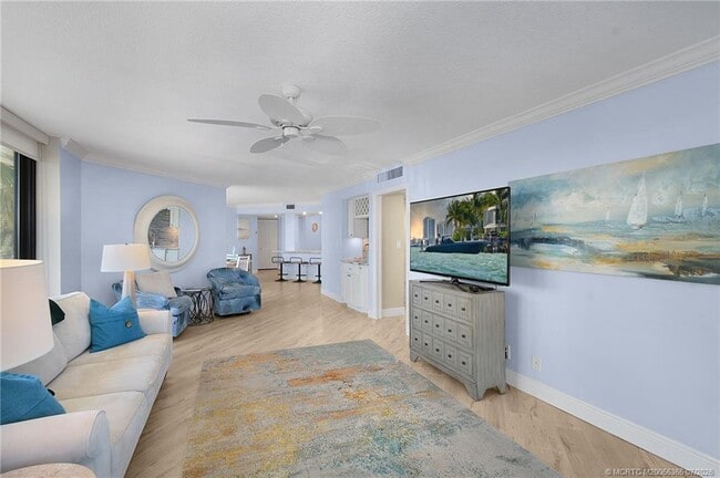 Building Photo - 9550 S Ocean Dr