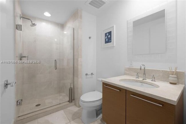 Building Photo - 17001 Collins Ave