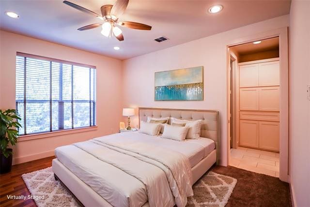 Building Photo - 3010 Zenia Dr