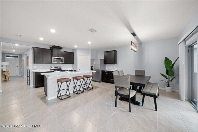 Building Photo - 926 Trinity St