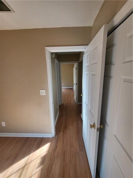 Building Photo - 2622 Country Trace SE