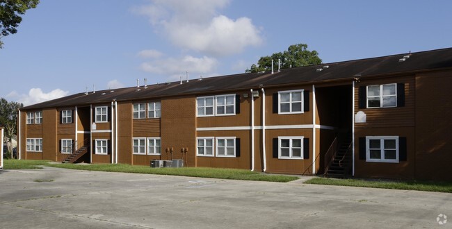 Building Photo - St James Apartments on Preston Place