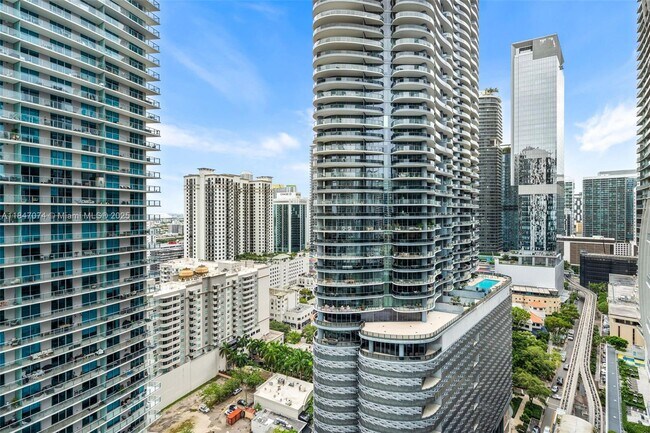 Building Photo - 1080 Brickell Ave