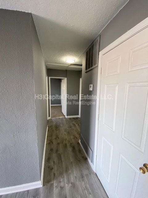 Building Photo - 8 Briarcliff Dr