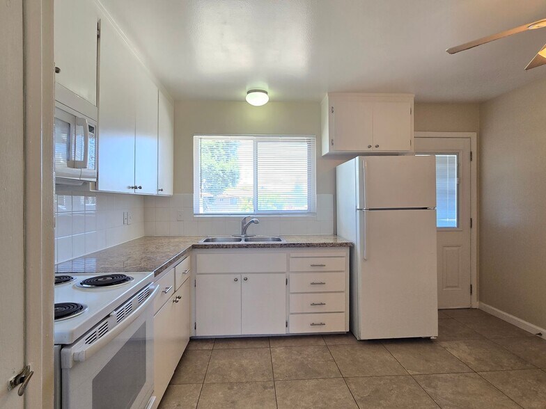 Building Photo - 1281 Parkington Ave