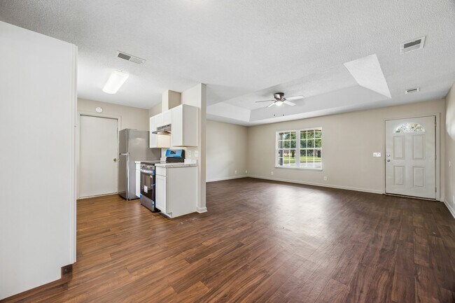 Building Photo - 117 Pinedale Dr