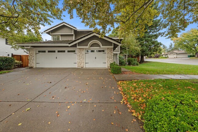 Primary Photo - Luxury 4-Bedroom Home with Designer Upgrad...