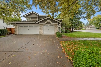 Building Photo - Luxury 4-Bedroom Home with Designer Upgrad...