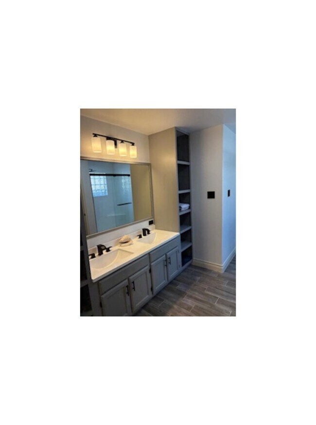 Building Photo - 2024 Lima Loop