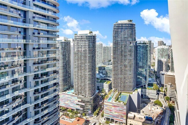 Building Photo - 1010 Brickell Ave
