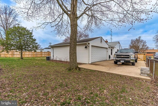 Building Photo - 4801 Apple Tree Dr
