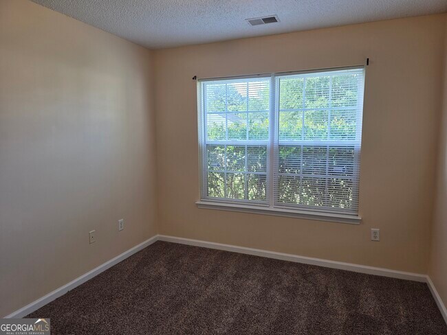 Building Photo - 101 Mossy Oak Dr