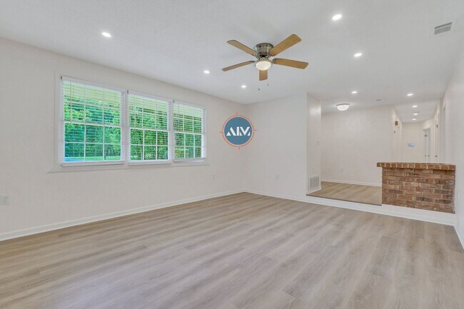 Building Photo - Rare opportunity minutes away from Savannah - Move In Today!