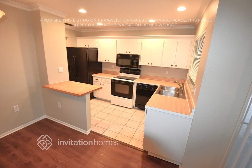 Building Photo - 11840 69th Way