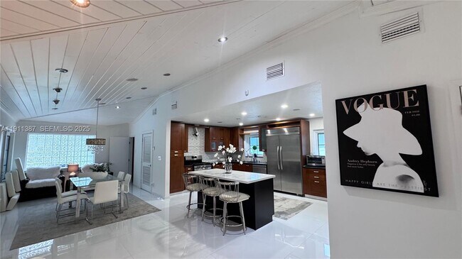 Building Photo - 1332 Van Buren St