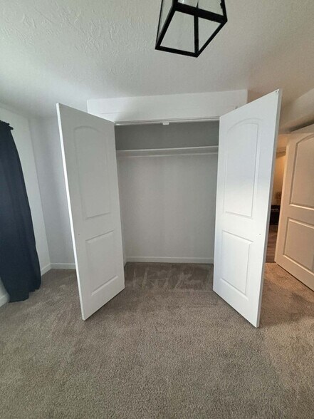 Building Photo - 4747 N Mount Nebo Dr
