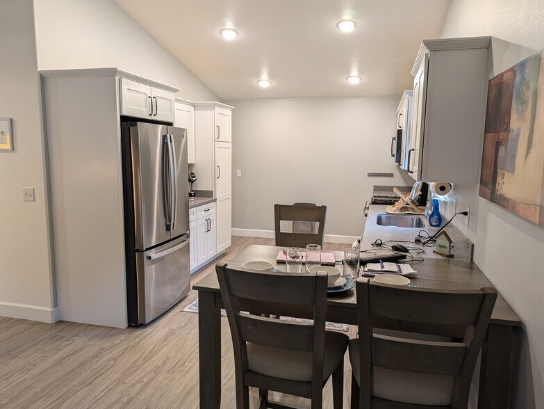 Kitchen and Dining Area - 8244 Rovenna St