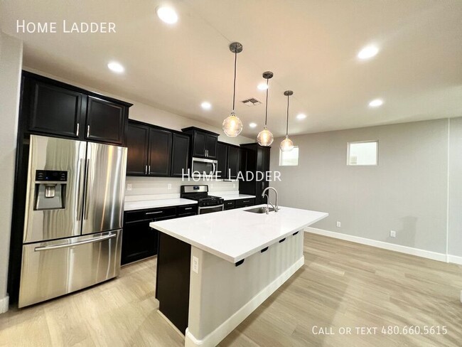 Building Photo - 7055 W Jasper Dr