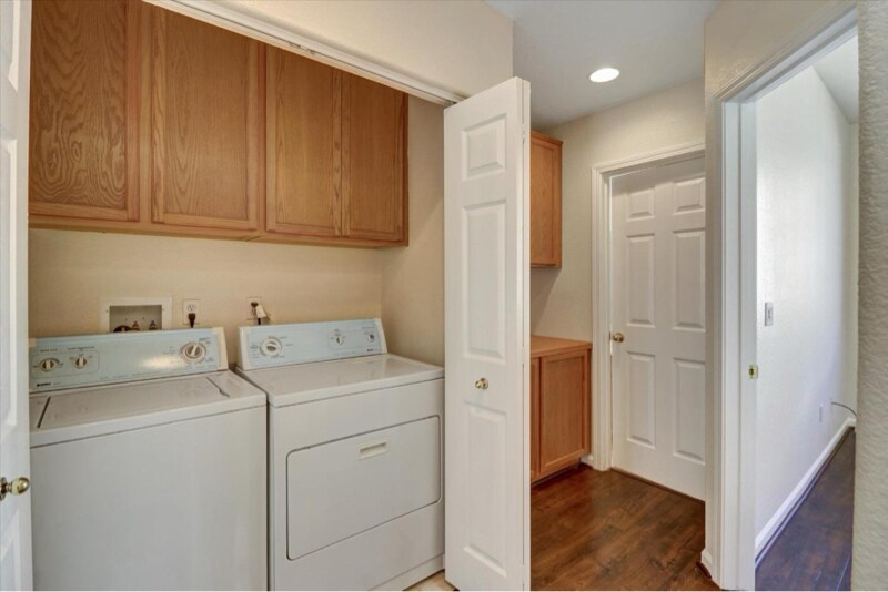 Building Photo - 22657 Town Dr